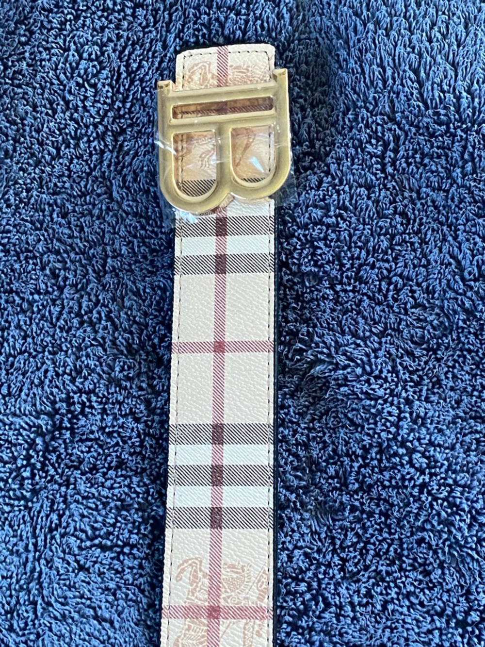 Reversable Burberry belt with gold “B” buckle. 115cm - Picture 2 of 8